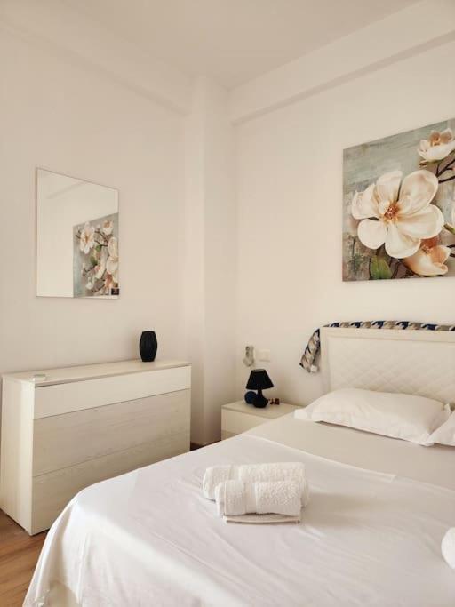 Central Deluxe Inn For Three 24H Check In Tirana Exterior foto
